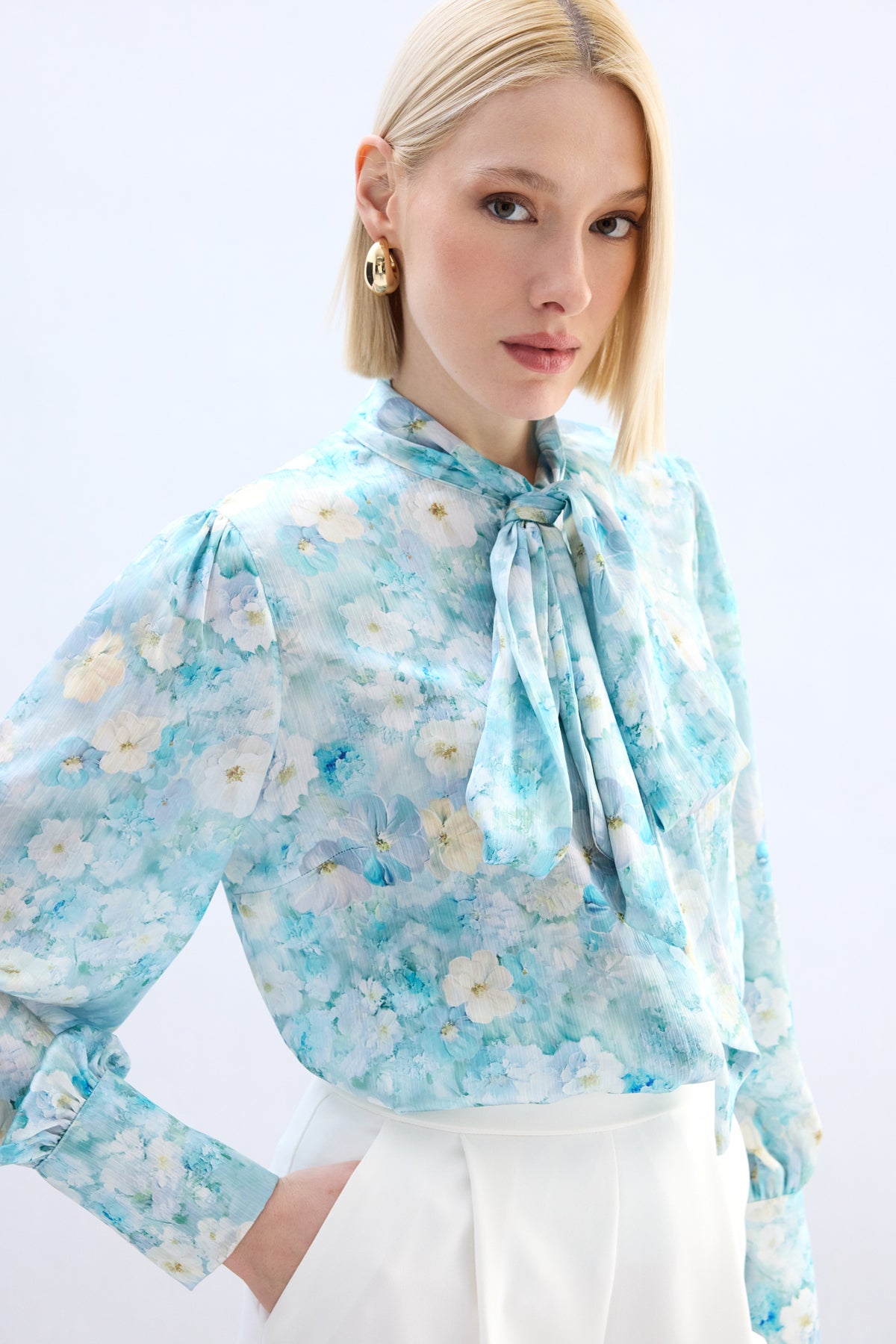 ΓiΓ§ek desenli fularlΔ± gΓΆmlek mint