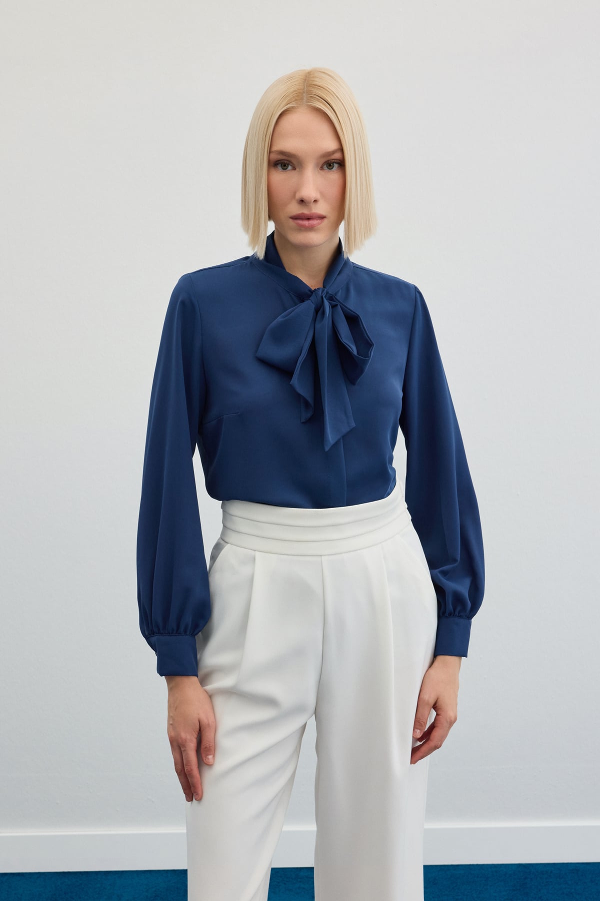 YakasΔ± baΔlamalΔ± dΓΌz gΓΆmlek iΜndigo