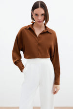 Load image into Gallery viewer, Kendinden Çizgi Desenli Gömlek - Bej
